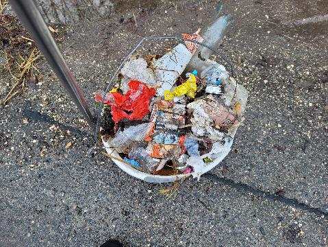 Ein repräsentativer Eimer voller Müll