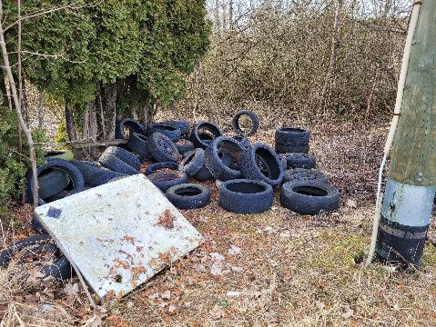 Entsorgte Autoreifen