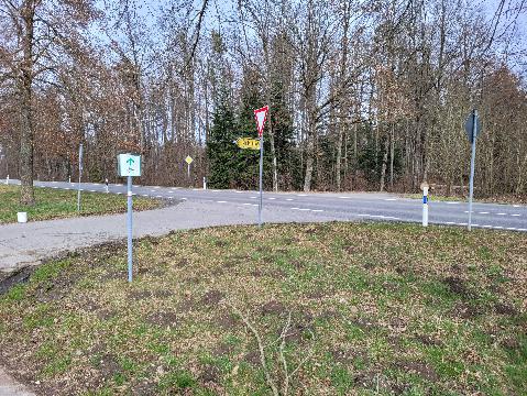 Kreuzung Madachhof, Waldeinfahrt: 47.93346437697563, 9.047824660682767